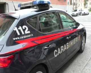 Tenta di fuggire ai carabinieri, giovane inseguito e arrestato